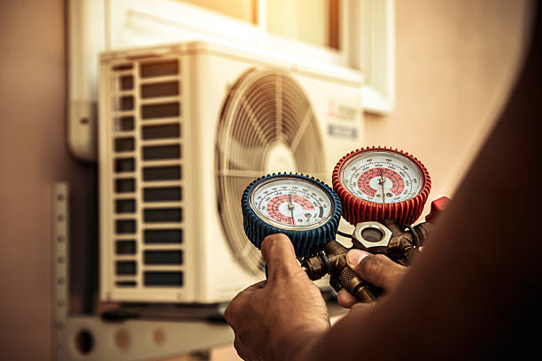 Professional Hvac technician working in Linden, IN